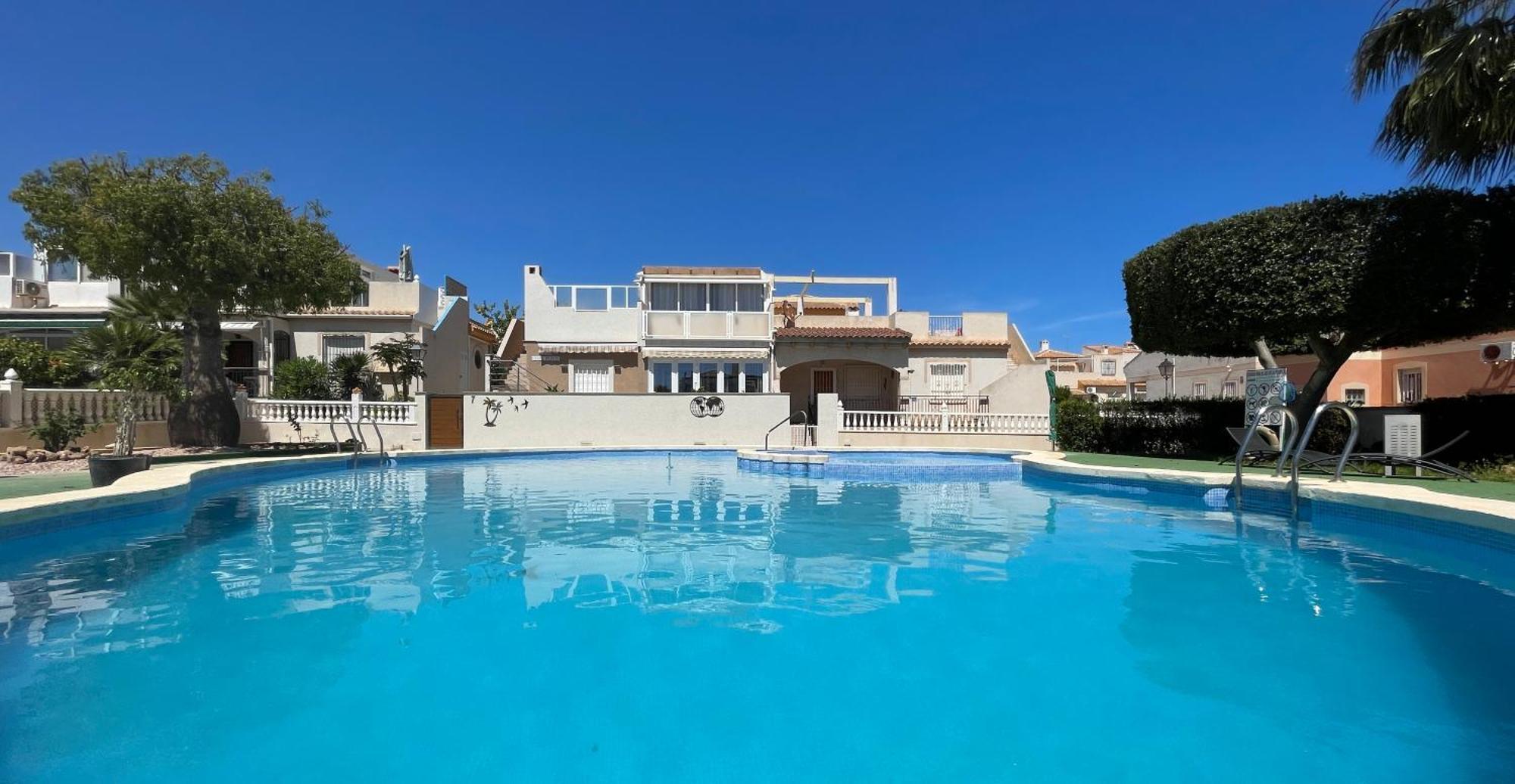 Hébergement de vacances With Large Roof Terrace Near La Mata *